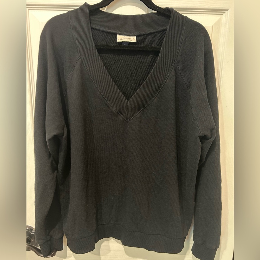 Universal Thread Blaxk V-Neck Sweater